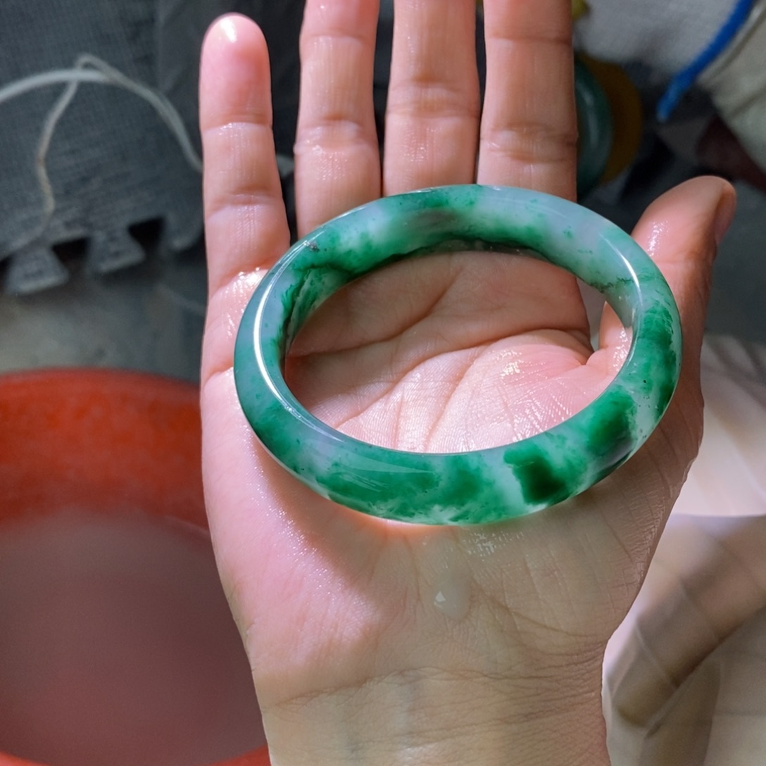 那***开石英质玉（非洲翠）未镶嵌手镯定制