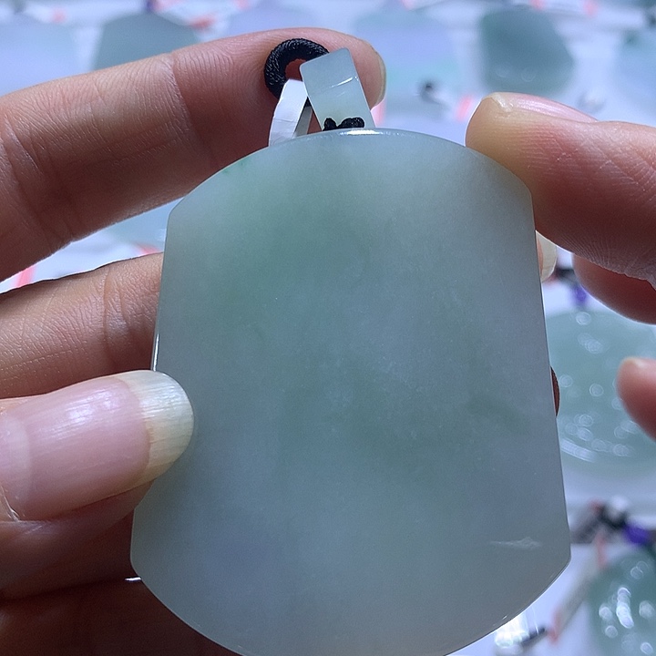 翡翠未镶嵌颈饰乀