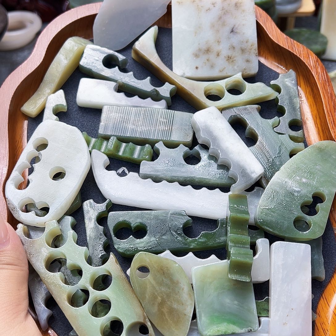 和田玉（糖玉）未镶嵌珠宝半成品我****)