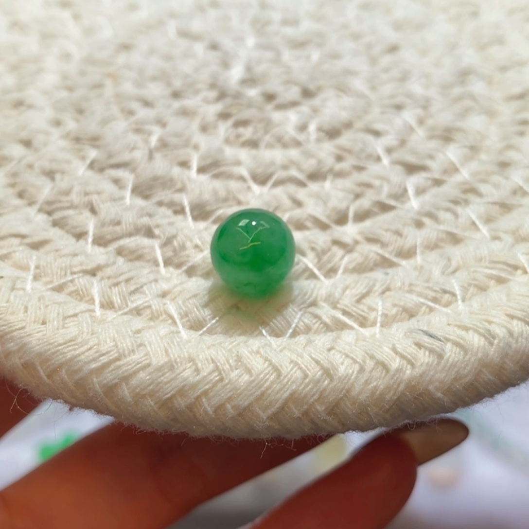 定制翡翠未镶嵌  毛货抛光定制 甜阳绿色花 卡9.1