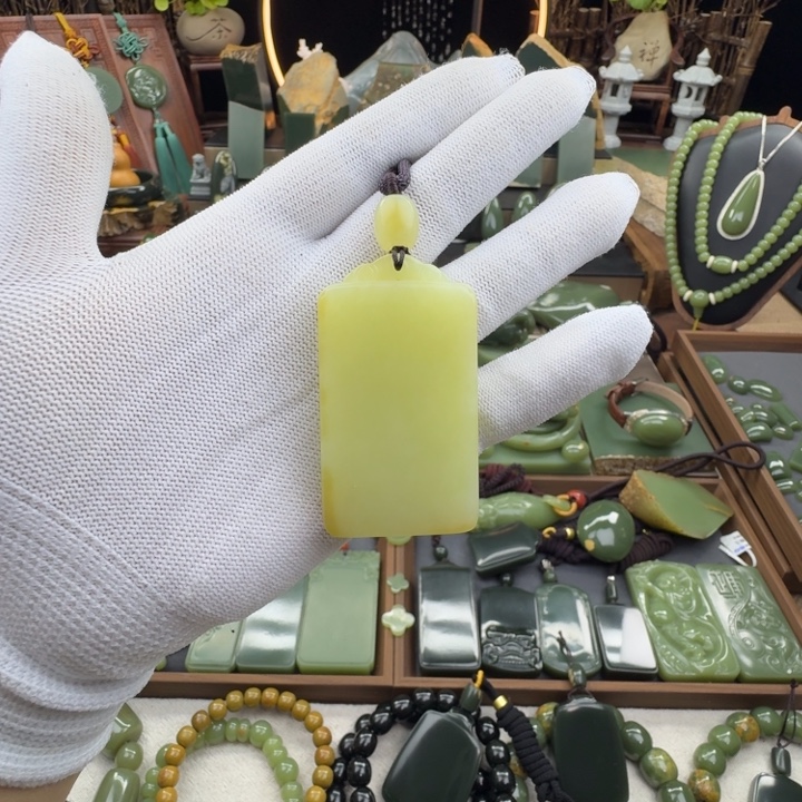 岫岩老玉（透闪石质玉）未镶嵌颈饰