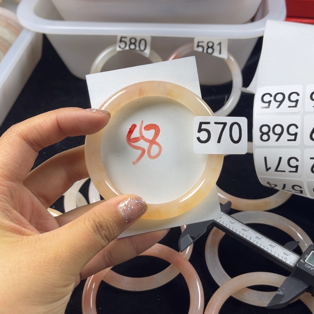 石英质玉手镯未镶嵌