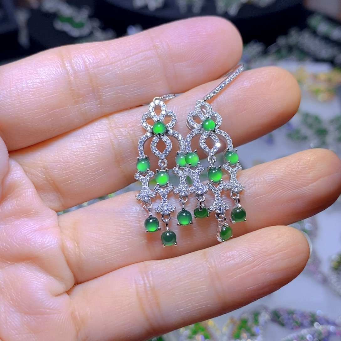 翡翠颈饰银S925镶嵌天然翡翠