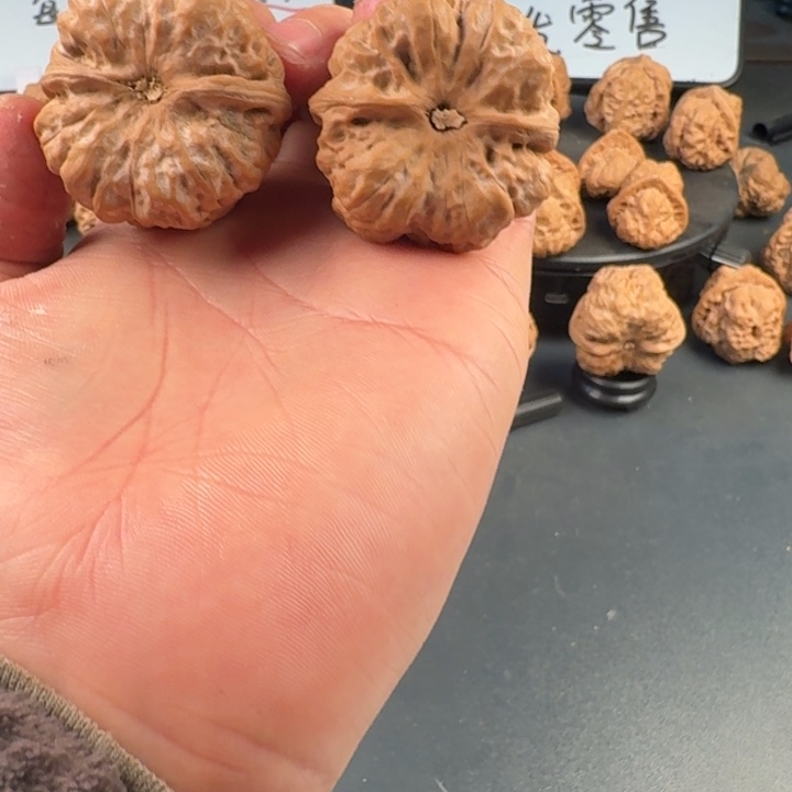 最***酒文玩核桃吊坠蛤蟆的眼睛是真的好看