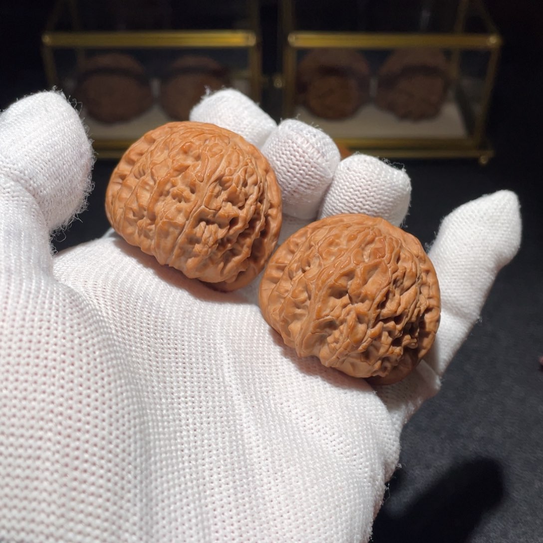 文玩核桃吊坠40闷白