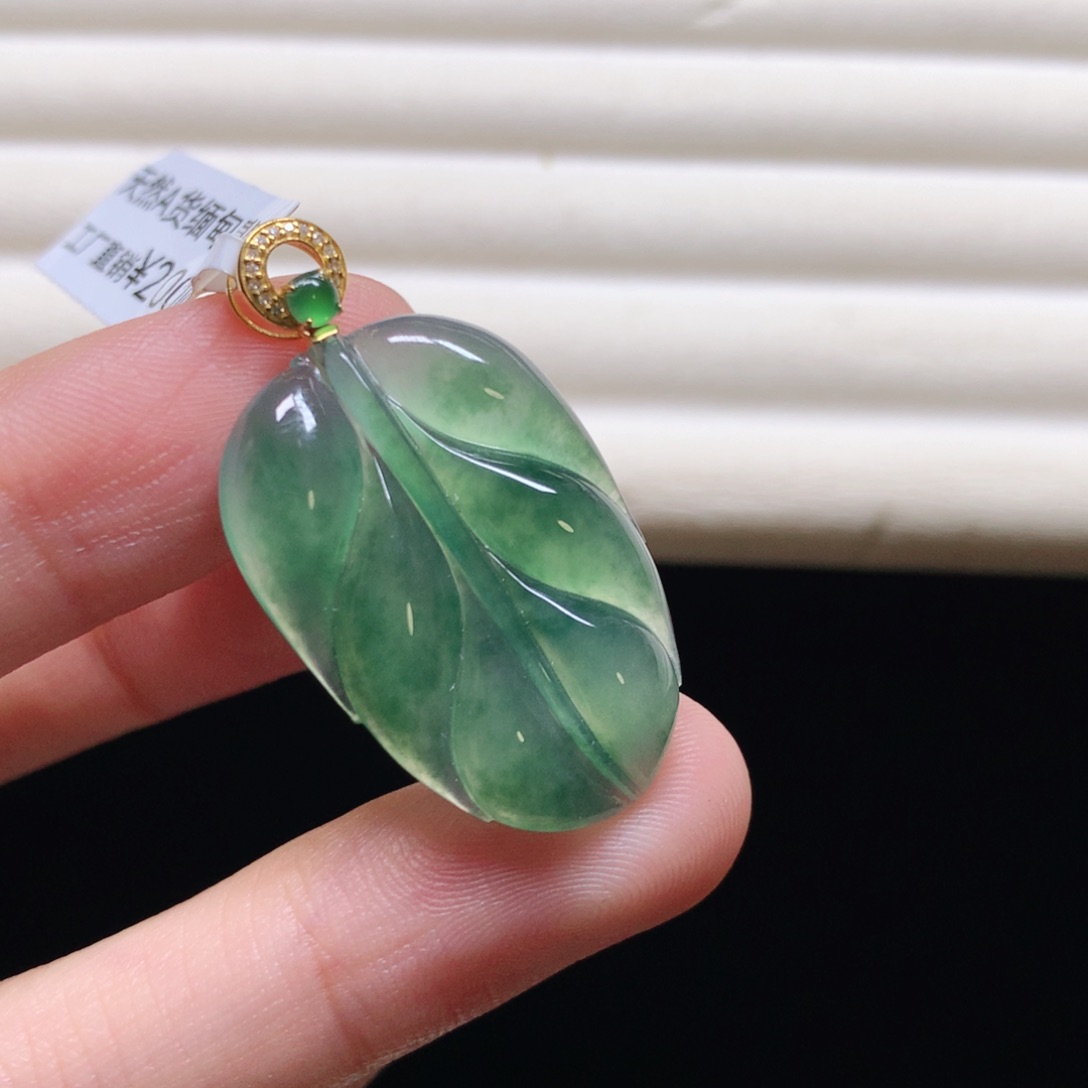 翡翠颈饰18K金镶嵌悦*叶子