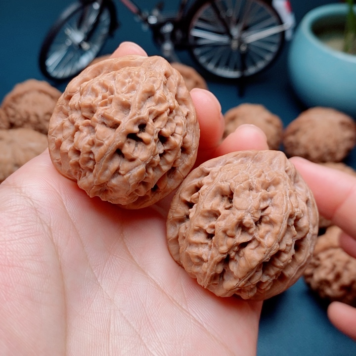 文玩核桃把件牡丹纹38