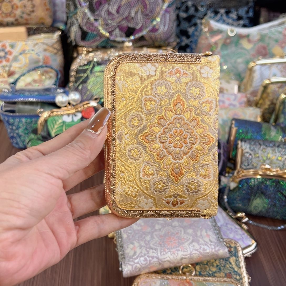 L***y蚕丝织金宝相卡包