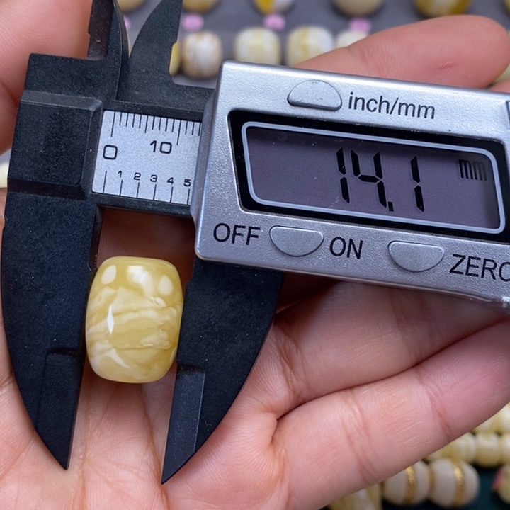 蜜蜡裸石未镶嵌桶珠