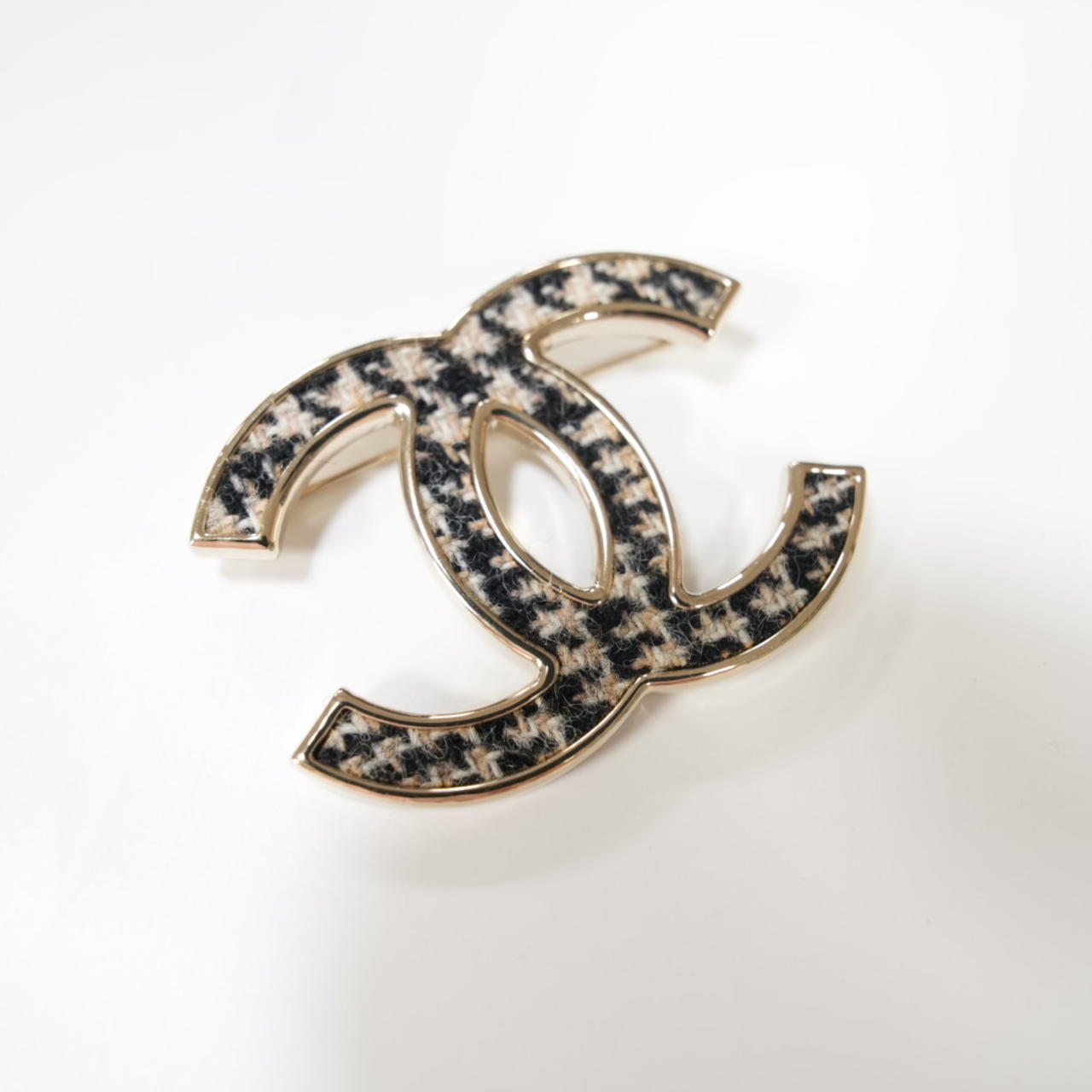Chanel花呢双C大logo胸针