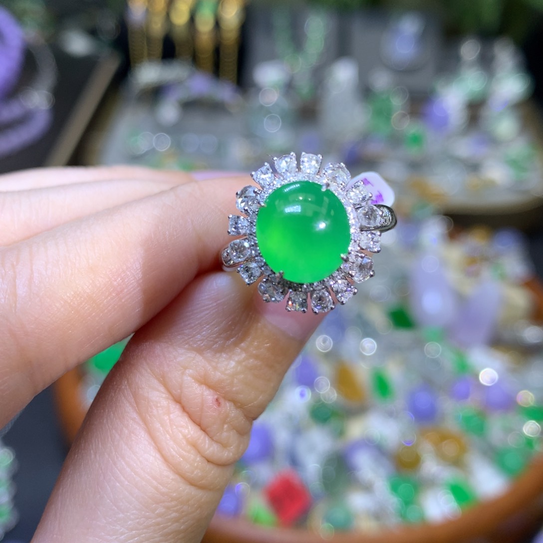 颈饰18K金镶嵌翡翠