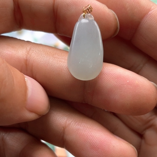 翡翠未镶嵌颈饰冰福瓜