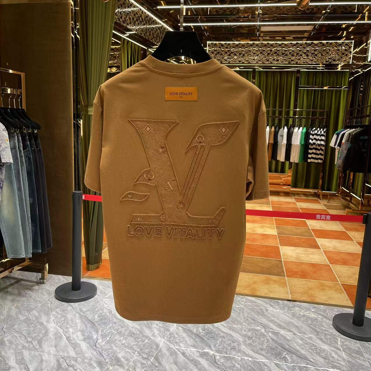 【阿诺专属】2025夏季新品高级感时尚百搭重工刺绣短袖25021