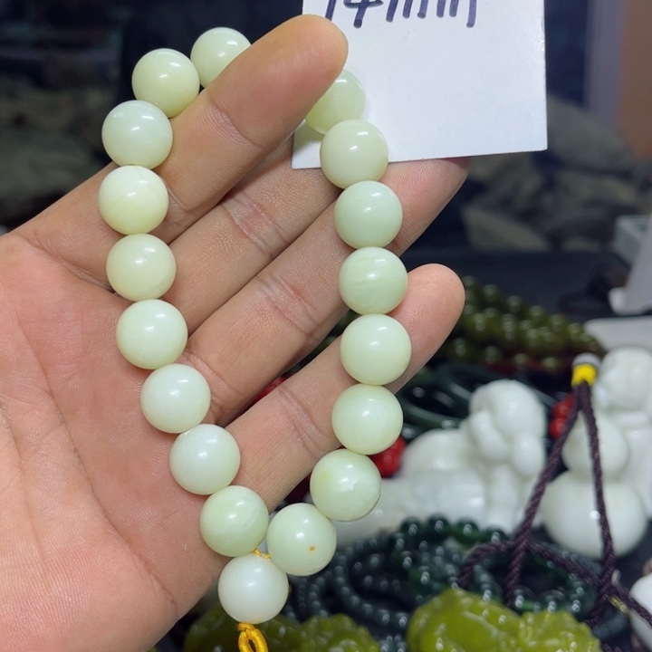 蛇纹石玉手持未镶嵌