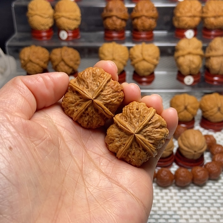 文玩核桃把件13小磐石四棱