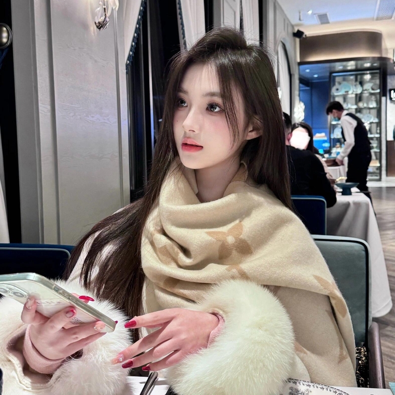 路易威登双面羊绒流苏围巾男女同款M71040保暖披肩适用