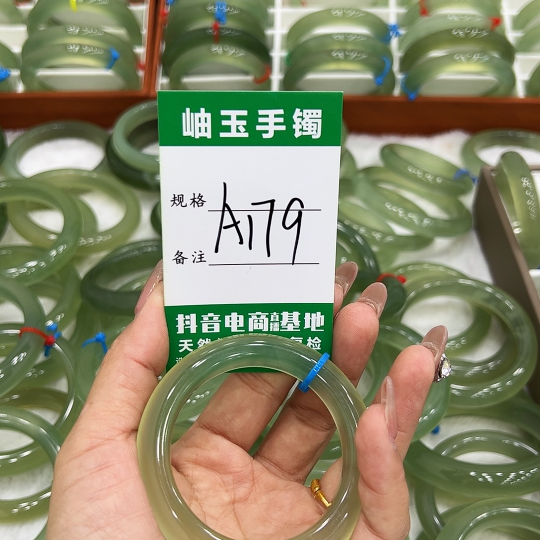 小***姐蛇纹石玉未镶嵌手镯