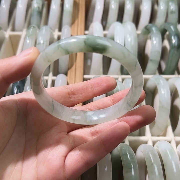 石英质玉未镶嵌手镯