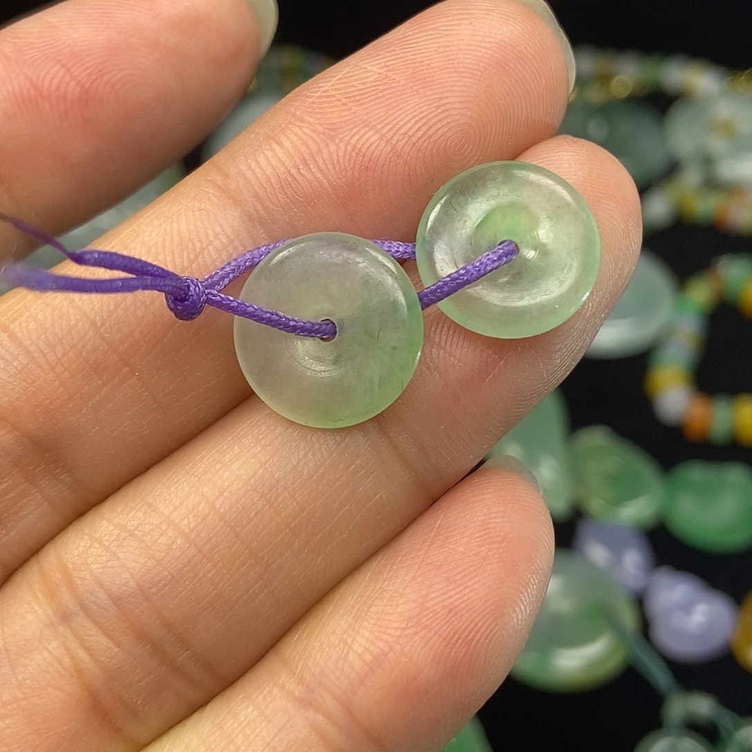 翡翠未镶嵌颈饰平安扣