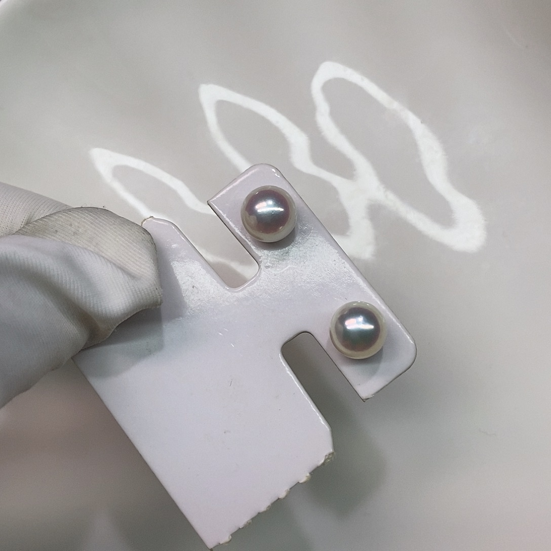 18K金镶嵌海水珍珠耳饰7/8