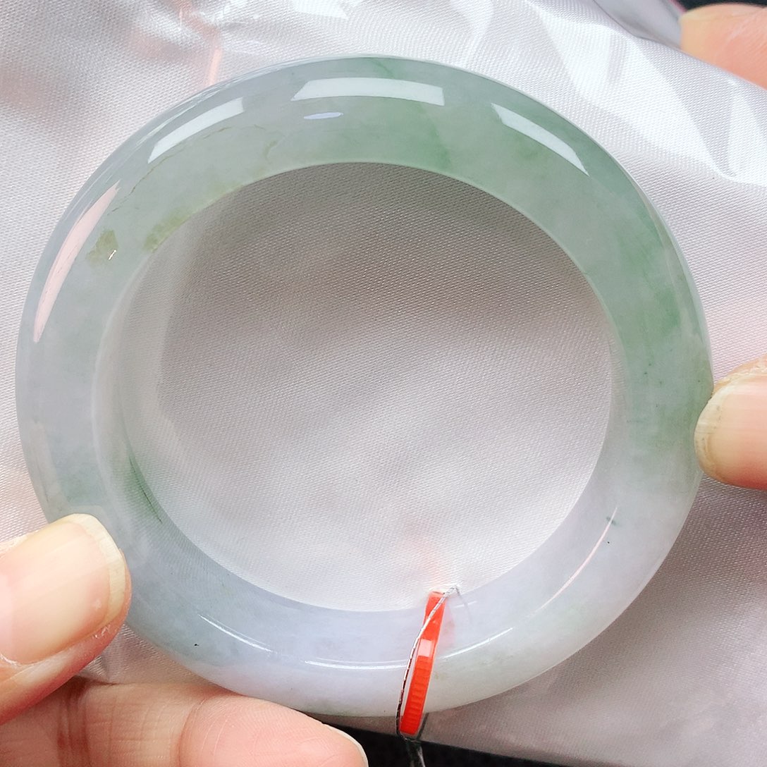 翡翠手镯未镶嵌55圈