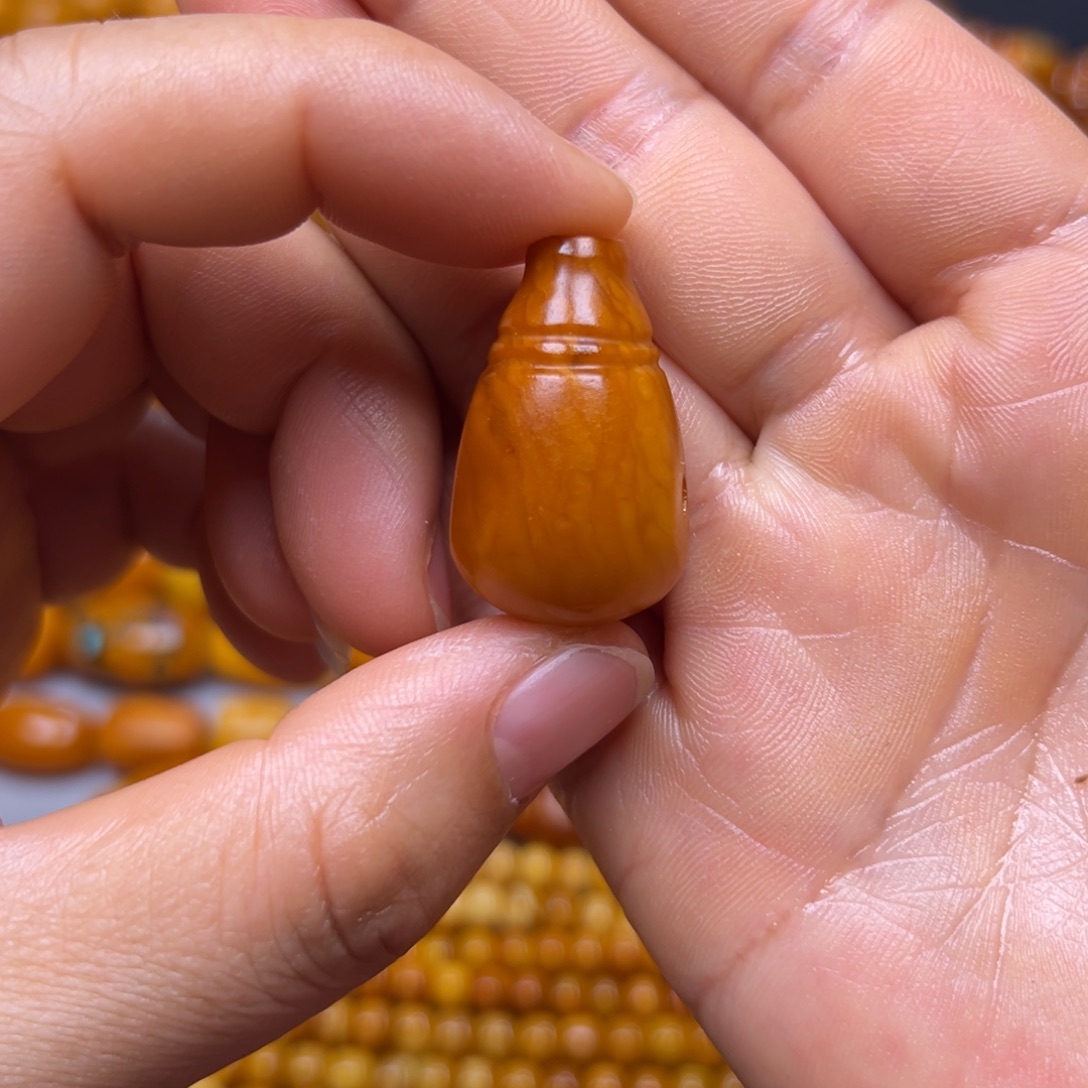 琥珀未镶嵌吊坠(不含链)