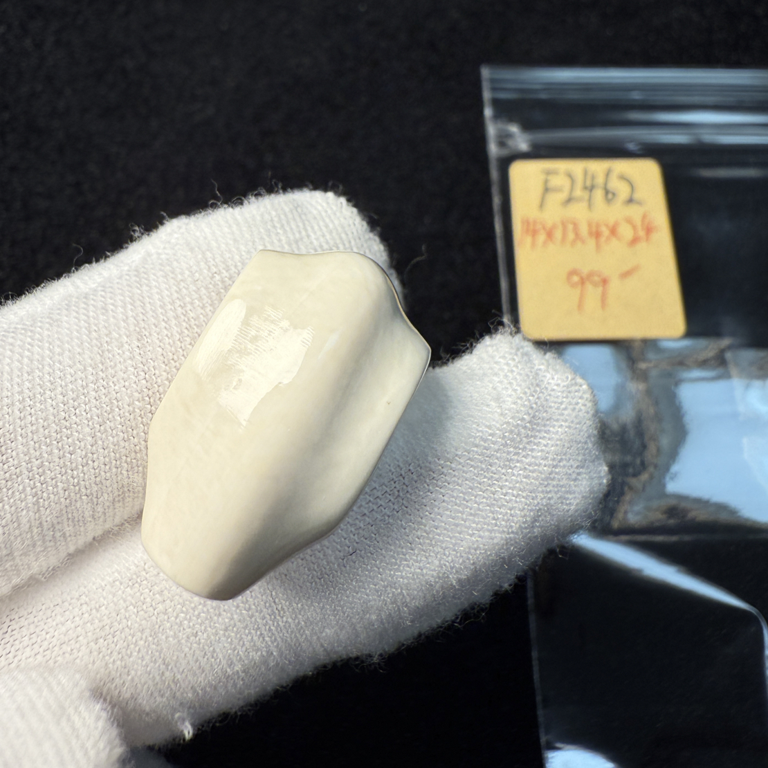 F2462天然猛犸象牙冰料果冻料鲨鱼背三通14*13.4*mm