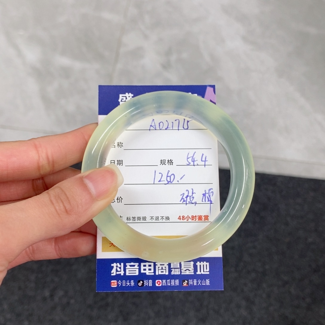 岫玉手镯未镶嵌w****?天然