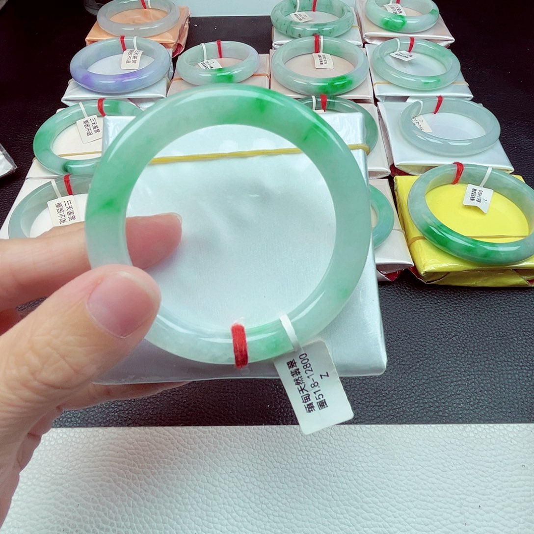 湘***豆翡翠未镶嵌手镯（圆镯）天然缅甸翡翠