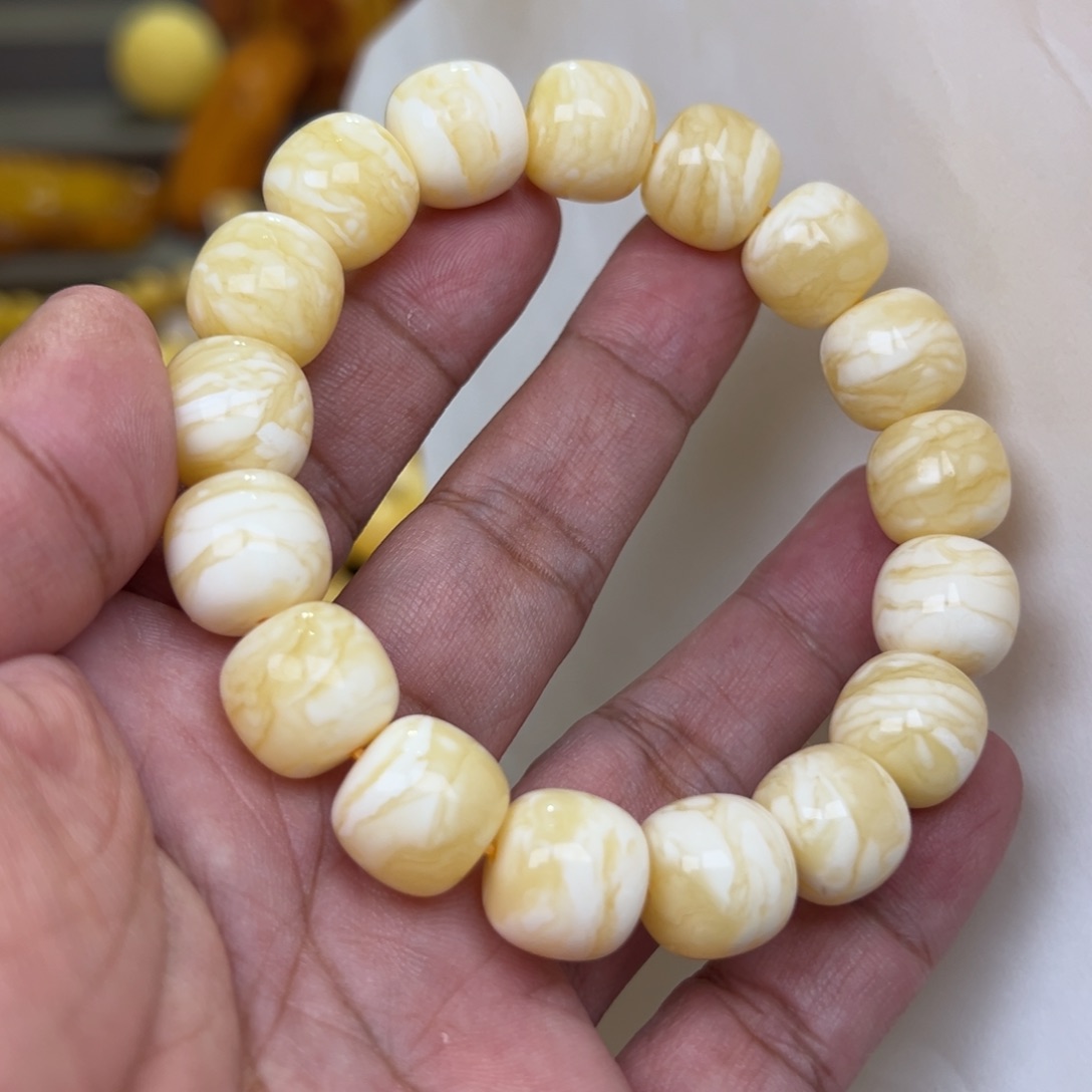 蜜蜡未镶嵌裸石14加29.78克