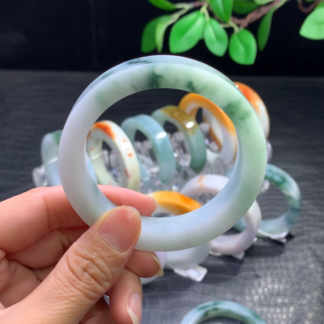 定制翡翠未镶嵌手镯