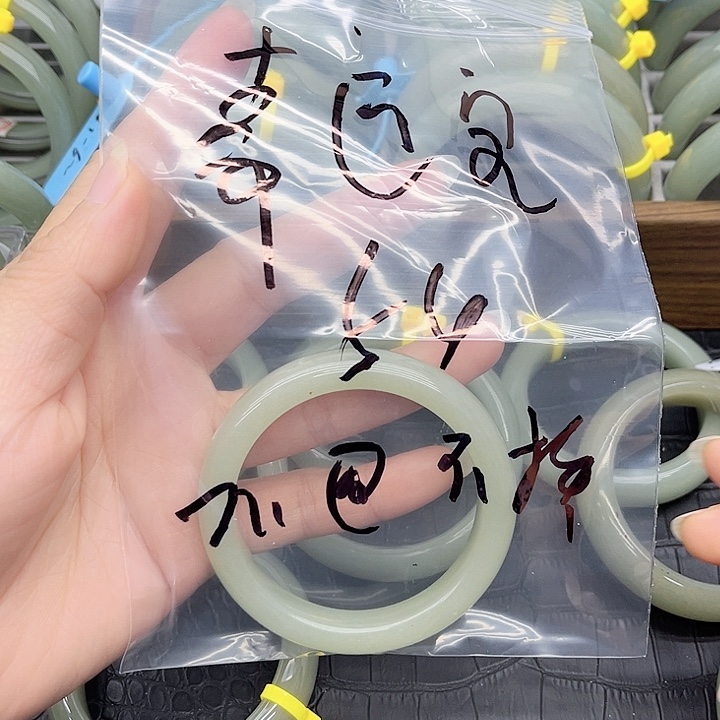 石英质玉未镶嵌手镯