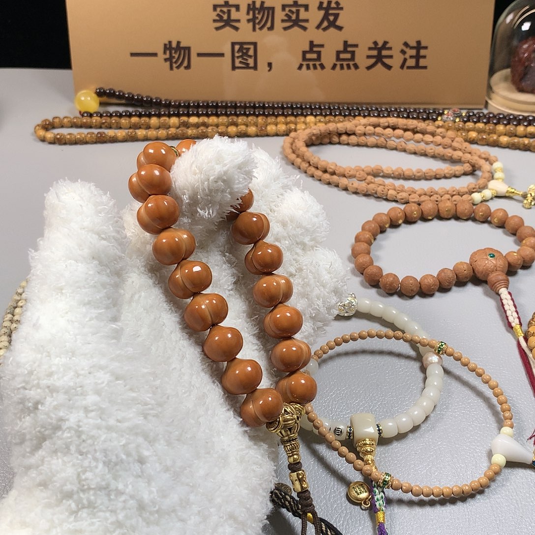 。***猴头核桃吊坠。。。。。。。。。。