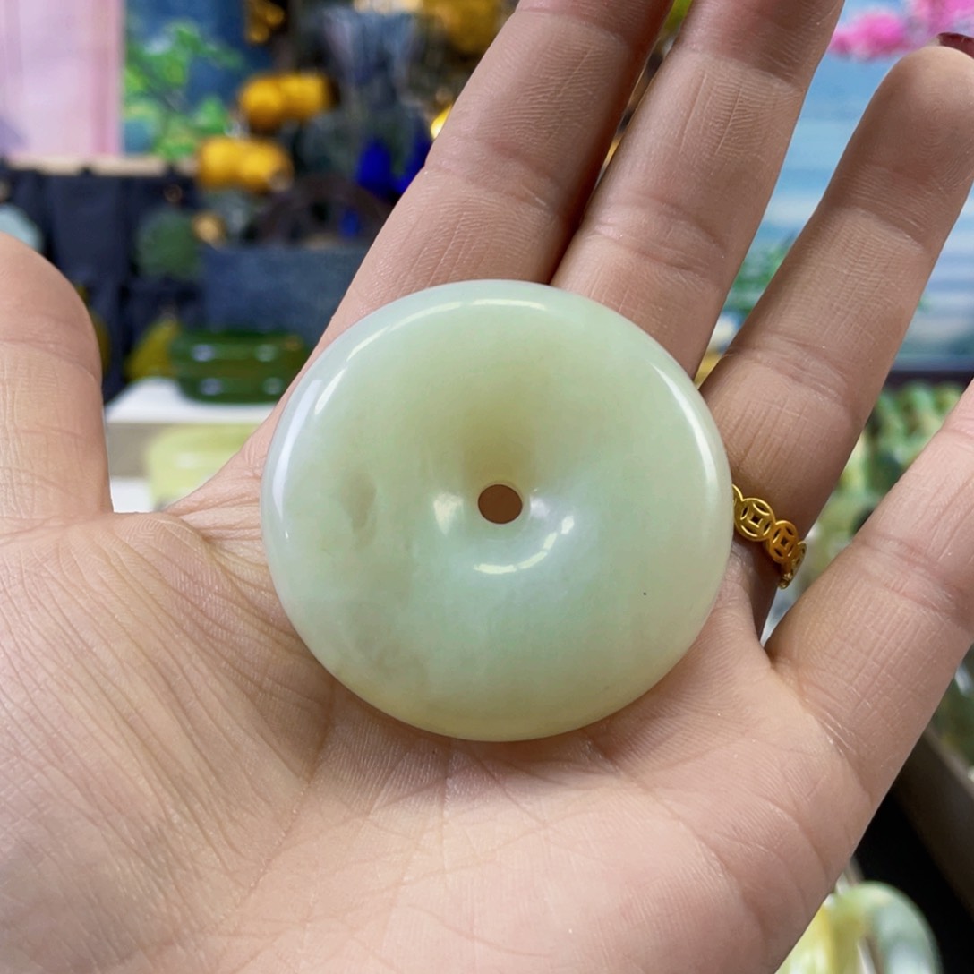 蛇纹石玉颈饰未镶嵌大平安扣