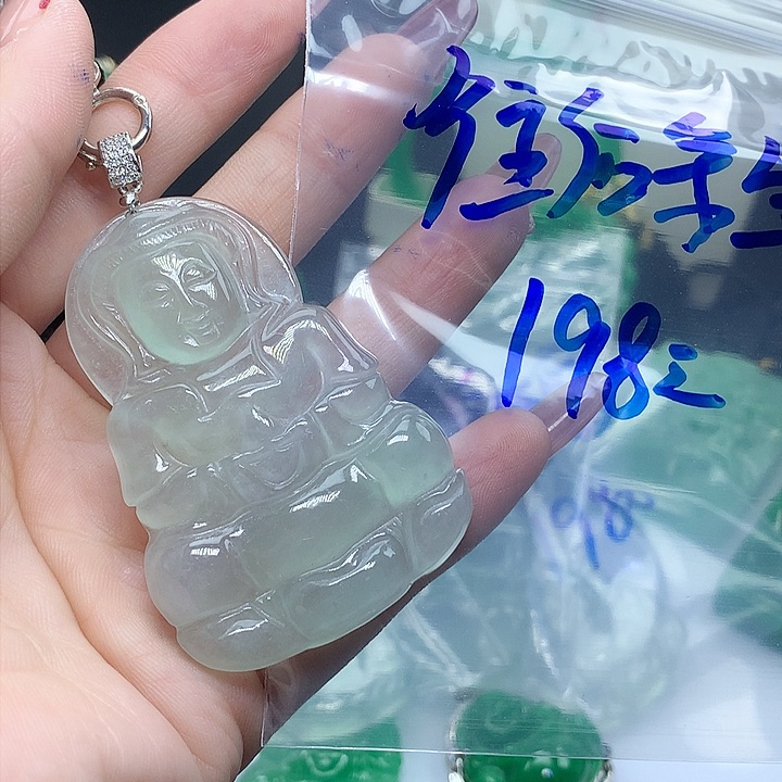 翡翠吊坠(赠链)未镶嵌往**生