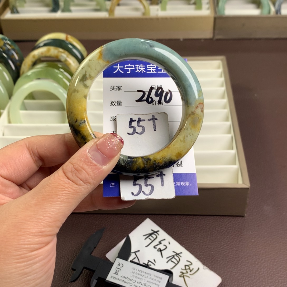 蛇纹石玉手镯未镶嵌2690