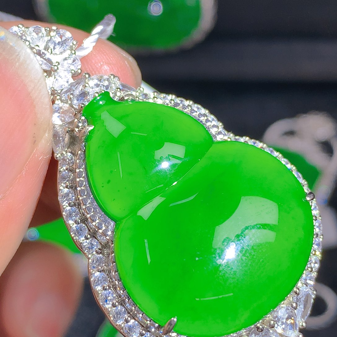 翡翠颈饰银S925镶嵌吊坠