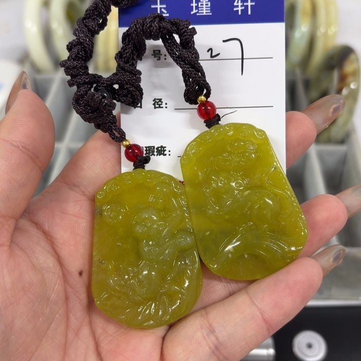 不***猫蛇纹石玉未镶嵌手镯