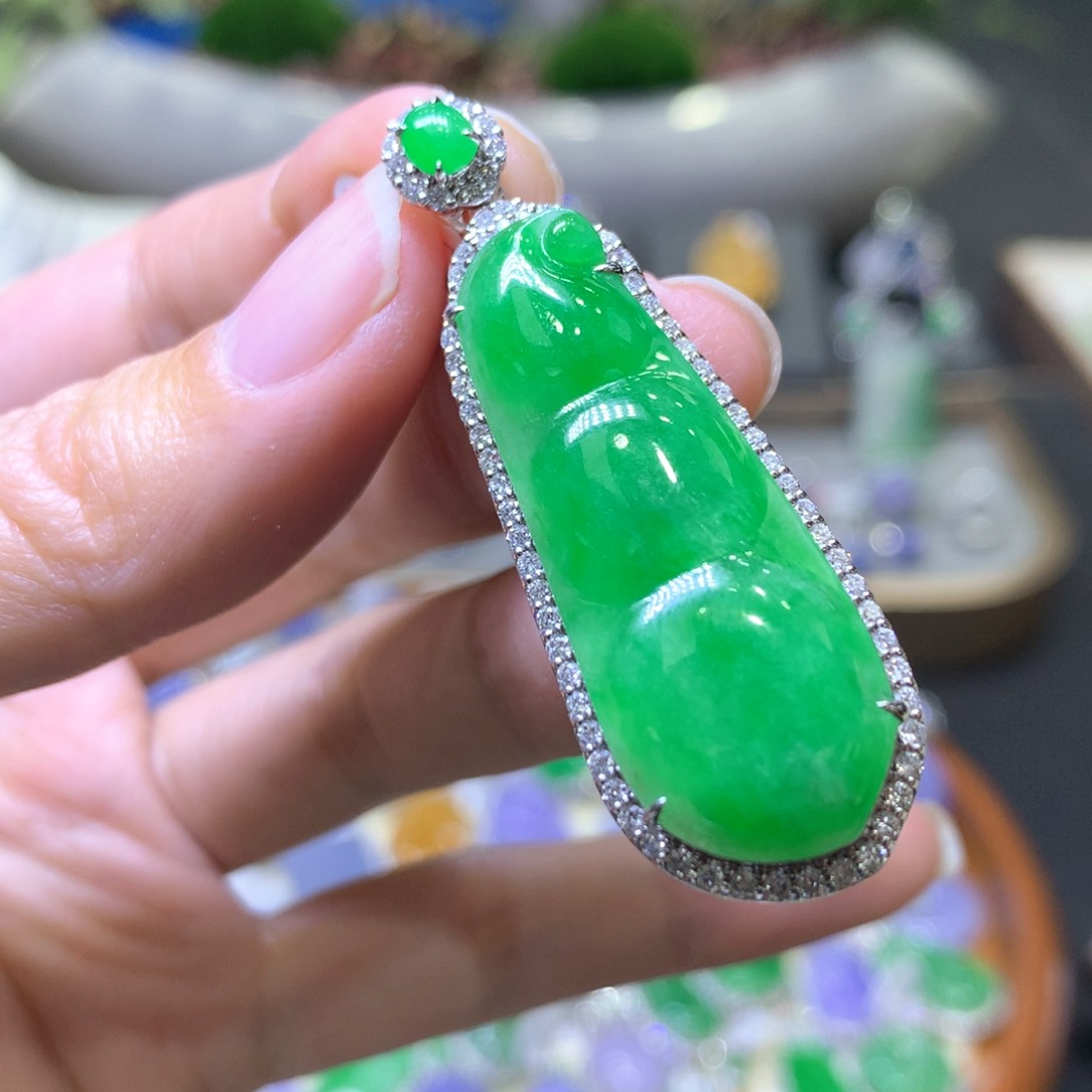 【闪购商品】翡翠颈饰18K金镶嵌翡翠吊坠项链