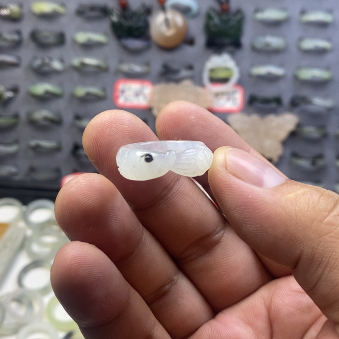 蛇纹石玉戒指未镶嵌