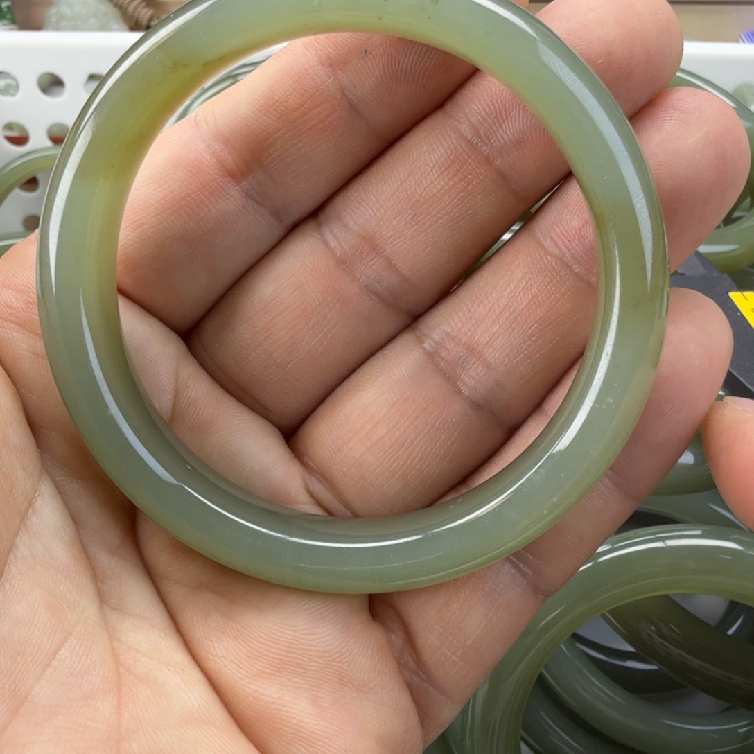 和田玉（糖玉）未镶嵌手镯