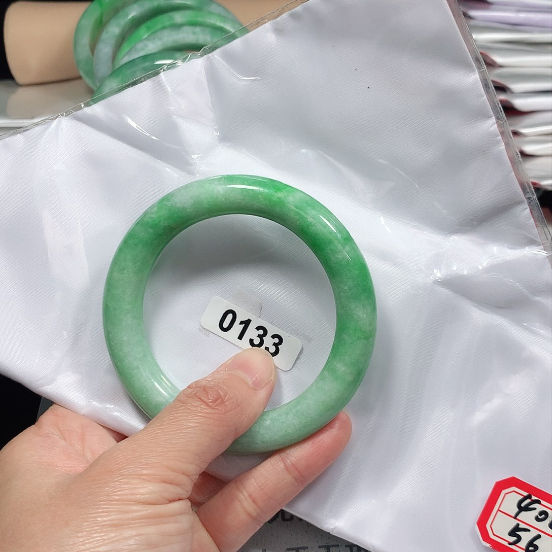 翡翠手镯未镶嵌天然缅甸A货翡翠手镯