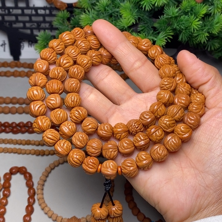 手串桃核金蟾脖挂