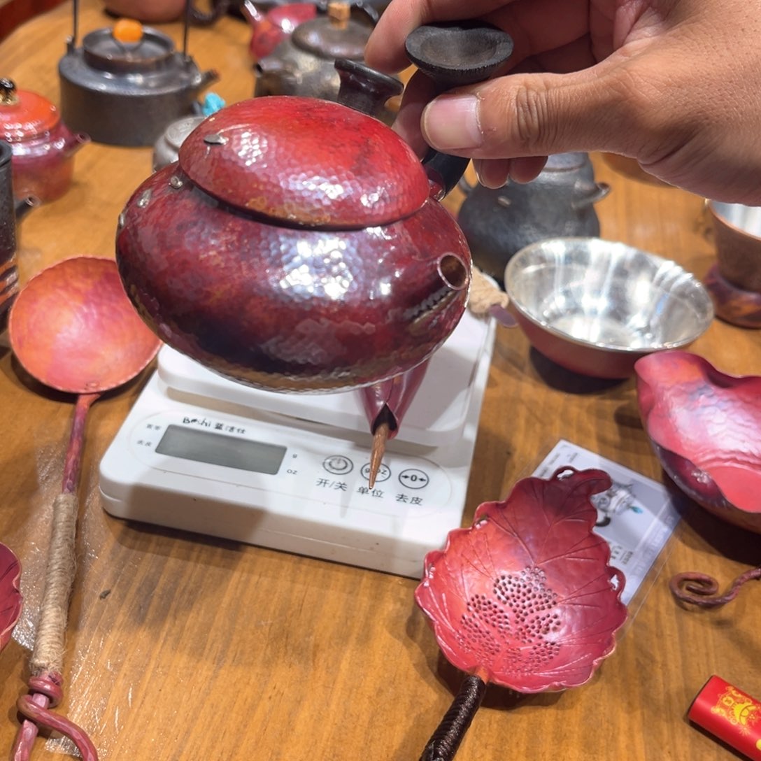 龍****?淬火色容天侧把壶手工锻打工艺