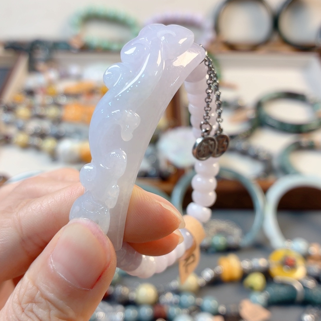 Y***。翡翠未镶嵌颈饰手串