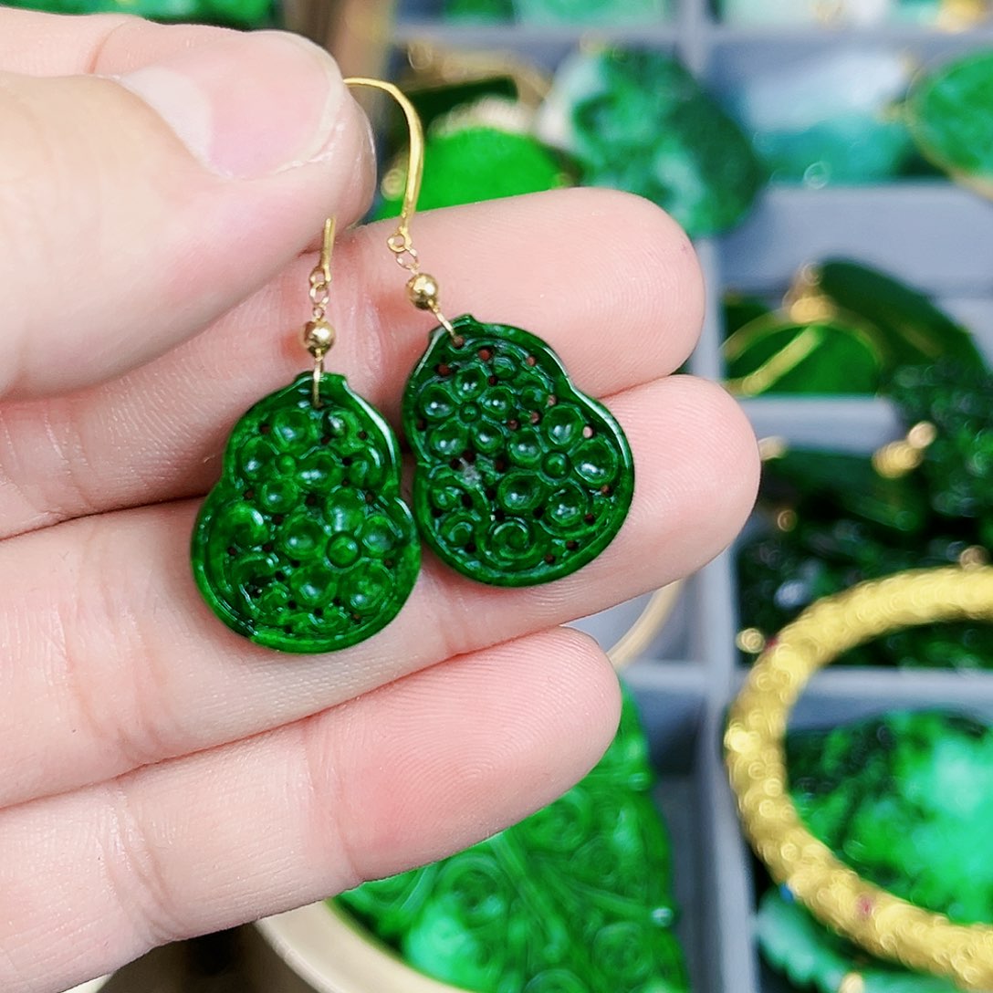 翡翠颈饰18K金镶嵌耳饰