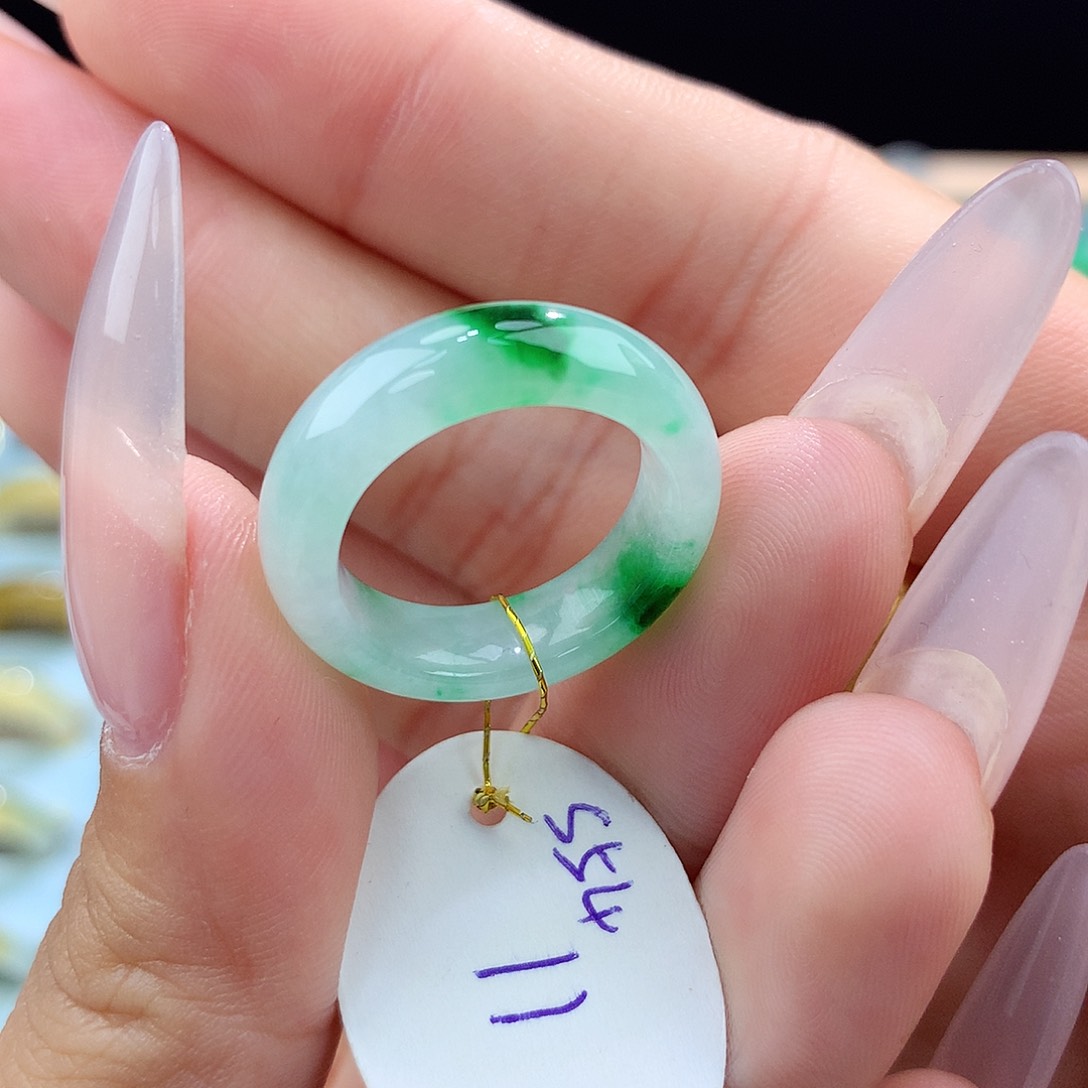 翡翠戒指未镶嵌11圈 