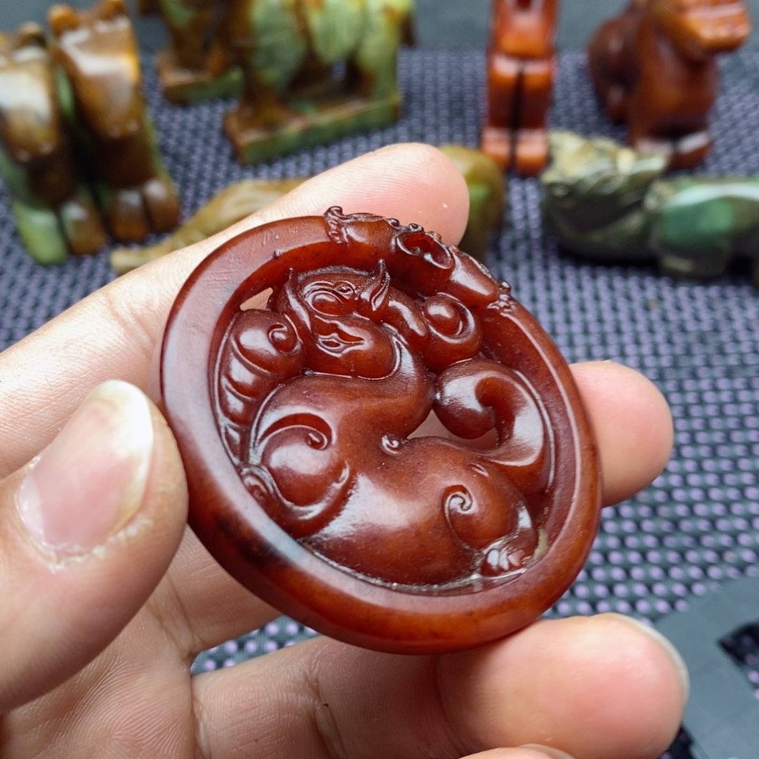 蛇纹石玉颈饰未镶嵌