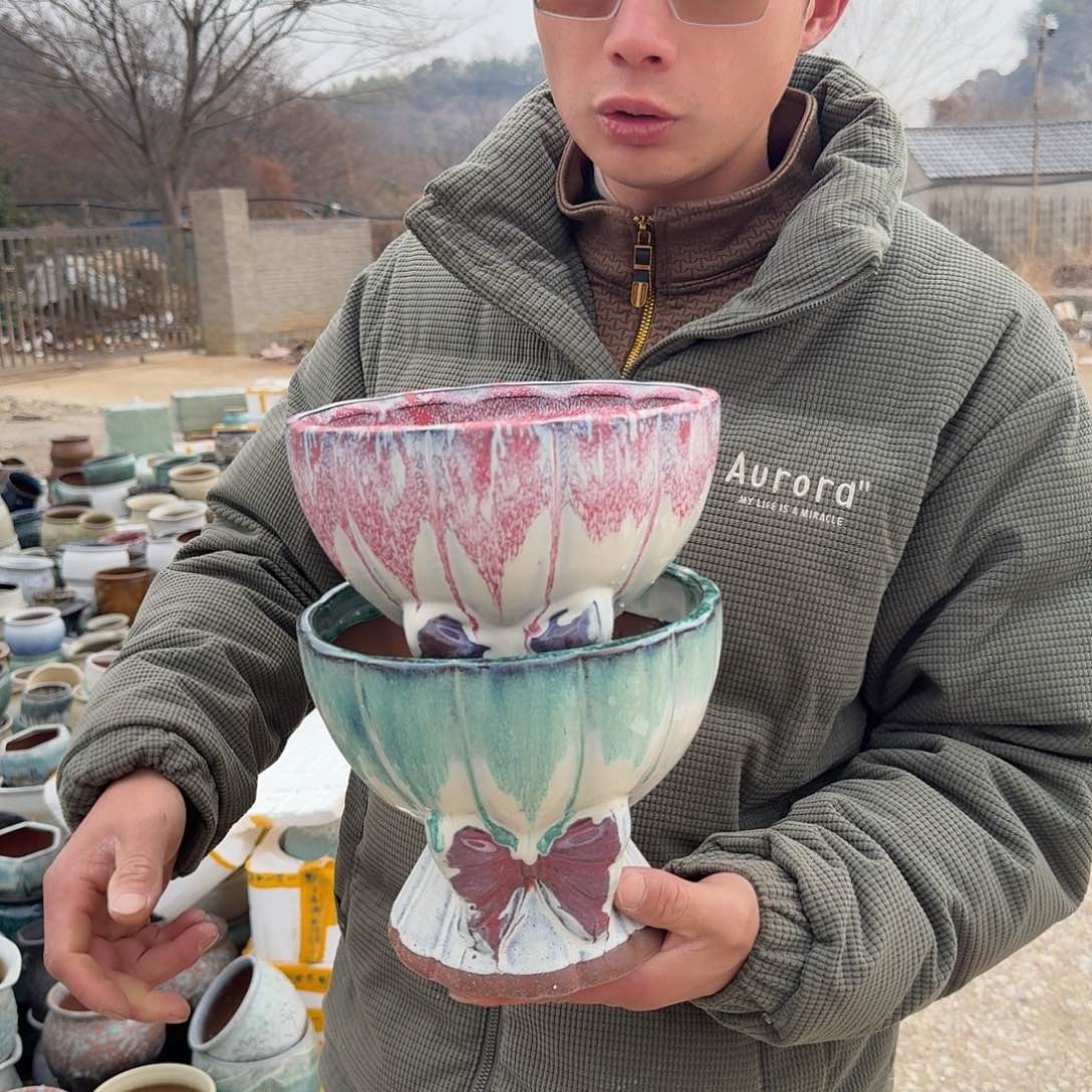 紫砂花盆口18高17（两个莲花蝴蝶结