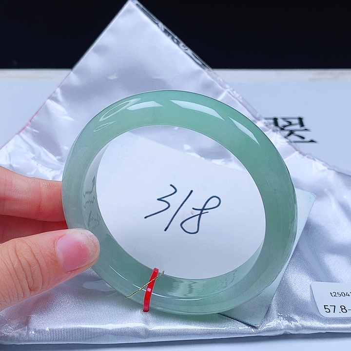 翡翠手镯未镶嵌57+正圈